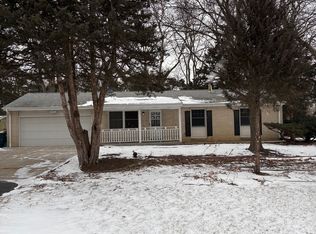 132 Pratt Blvd, Roselle, IL 60172