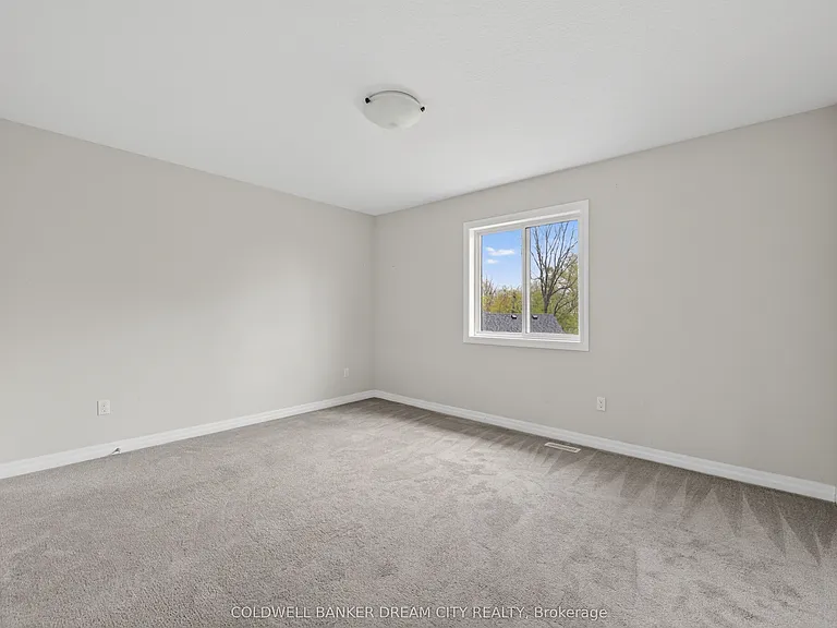 98 Livingston Dr — Photo 39