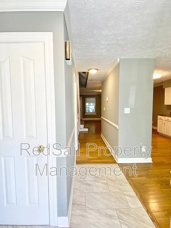3 bed, 2.5 bath, 1662 sqft, $1,995 — Photo 2