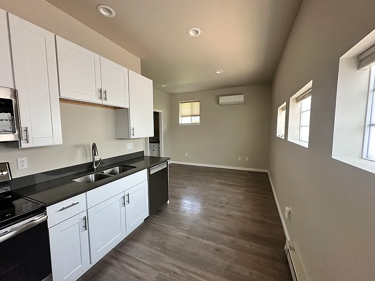 3590 Endicott Dr #B — Photo 3