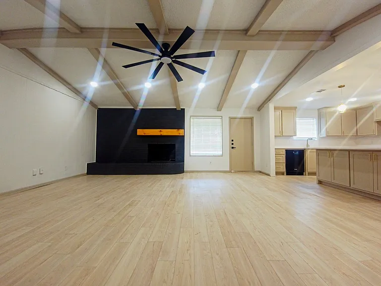 3607 85th St — Photo 3