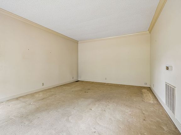 4th image of 514 Wilson Pike
