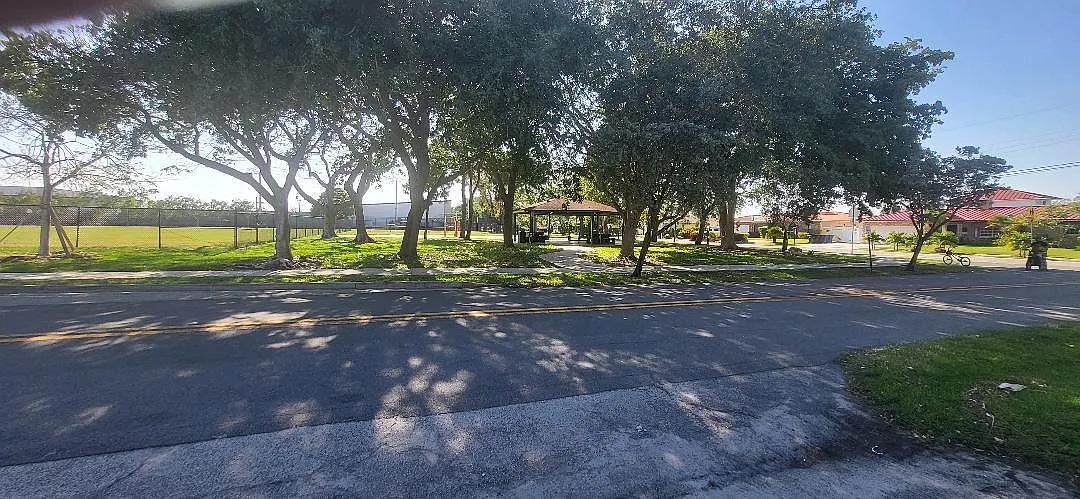 2 bed, 1.0 bath, 4963 sqft, $2,000 — Photo 4