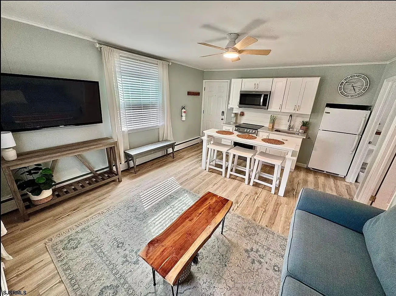 1 bed, 1.0 bath, $1,400 — Photo 2
