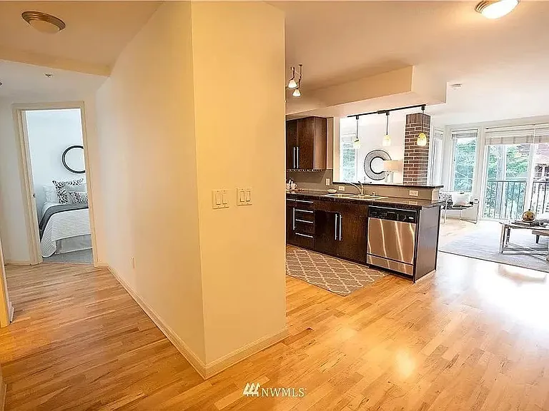 124 Bellevue Ave E #202 — Photo 3