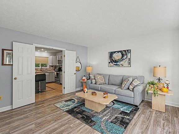 4th image of 743 Regent Rd