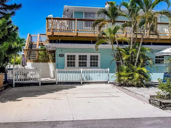 104 29th St #1, Holmes Beach, FL 34217