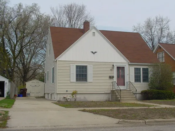 927 Colfax Ave, Grand Haven, MI 49417