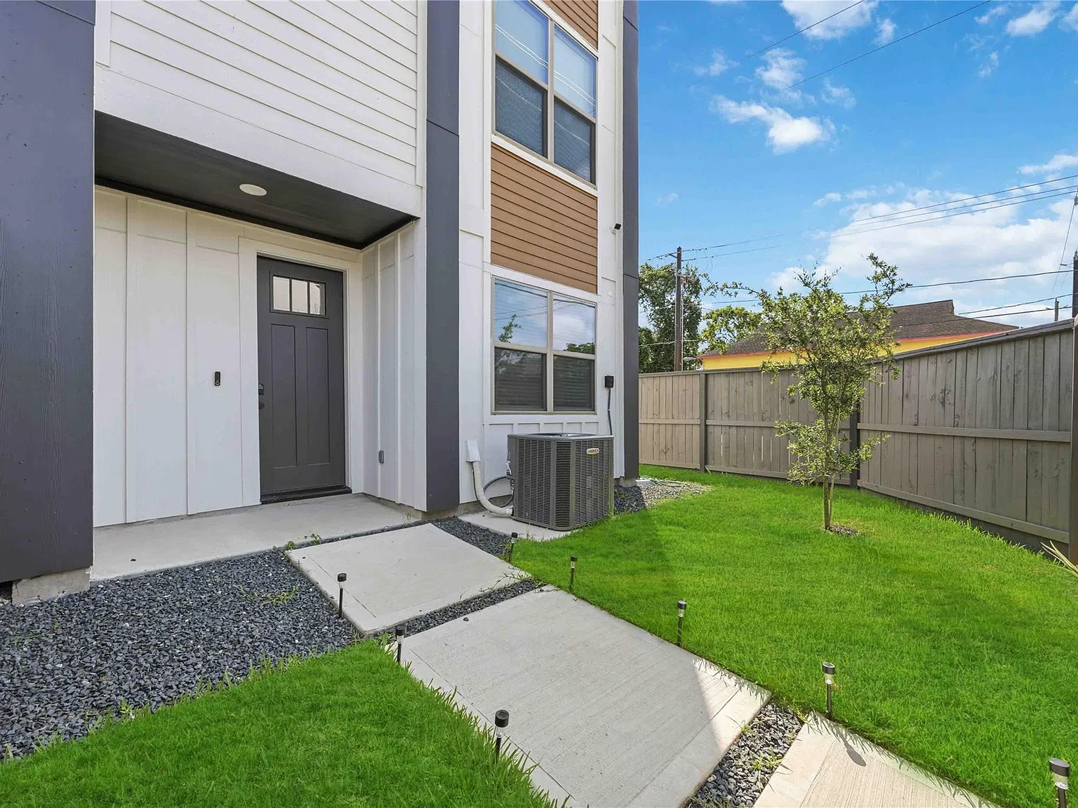 3 bed, 3.5 bath, 1822 sqft, $2,950 — Photo 3