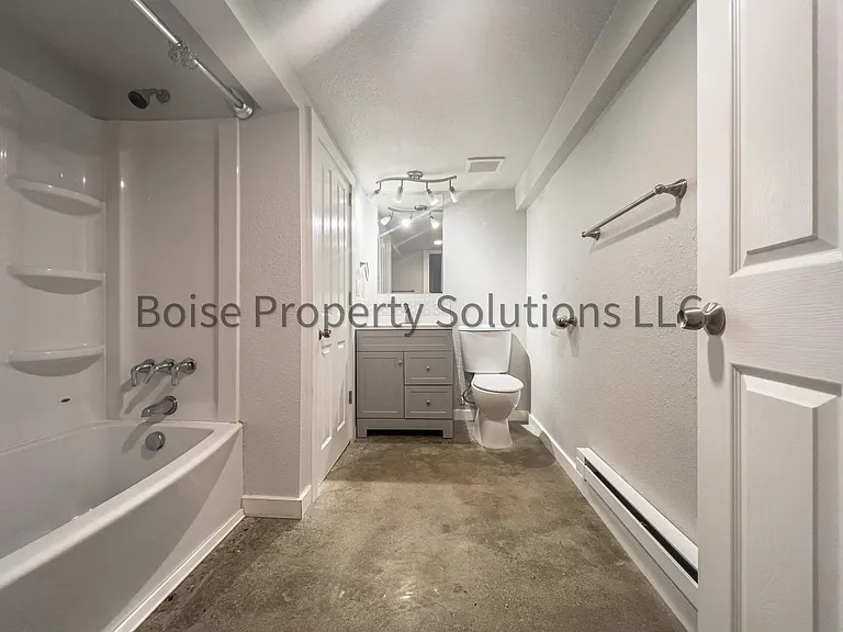 1510 W Franklin St #3 — Photo 8