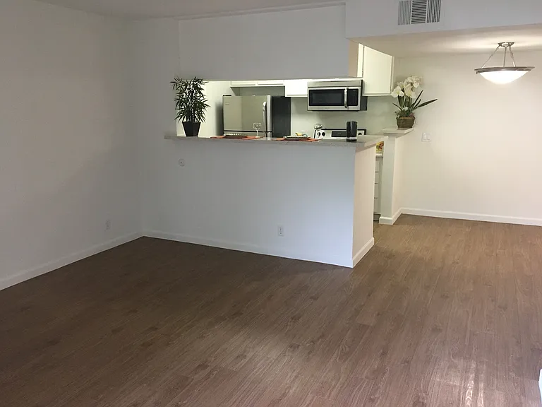 Zelzah Court — Photo 26