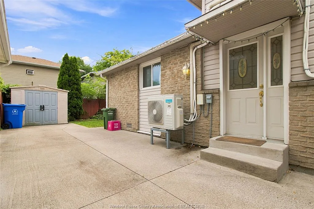 3 bed, $2,100 — Photo 4