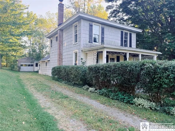 10 Academy St, Forestville, NY 14062
