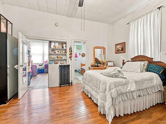 4th image of 227 Devoe Street