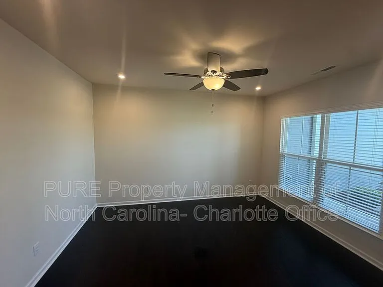 13818 Berkley Ave — Photo 18