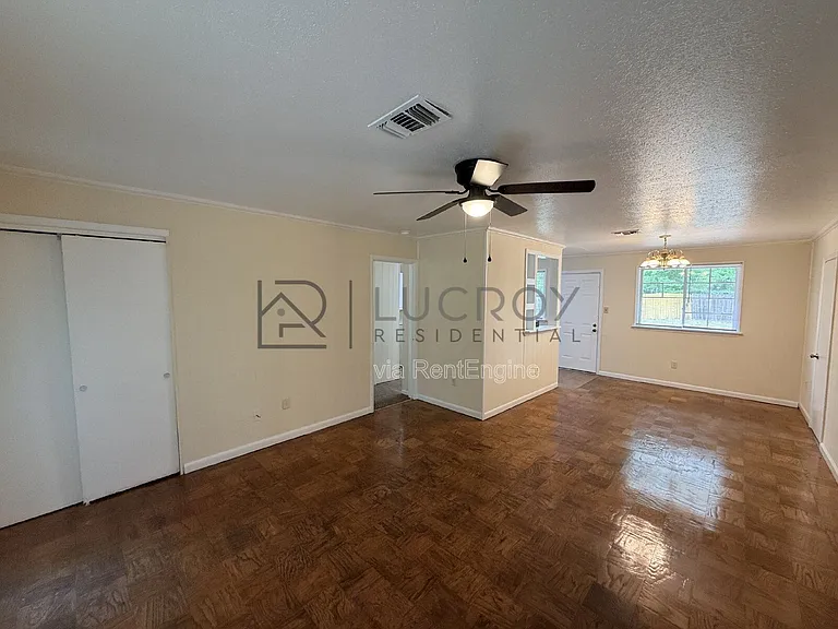 2805 Engleside Dr — Photo 4