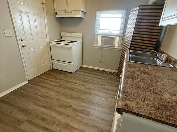 2nd image of 920 Dunbar St
