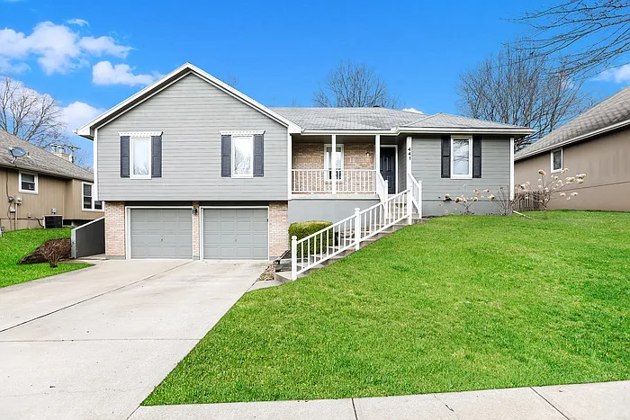 441 NW Chateau Dr
