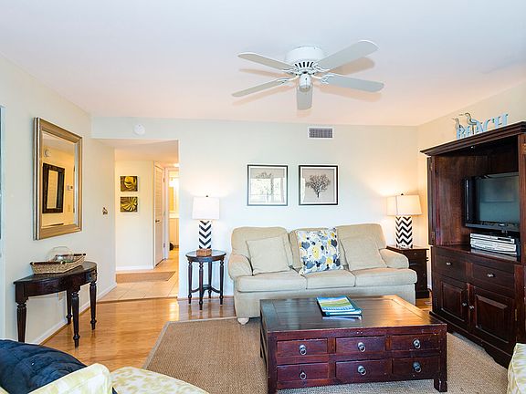 3rd image of 4739 Tennis Club Ln