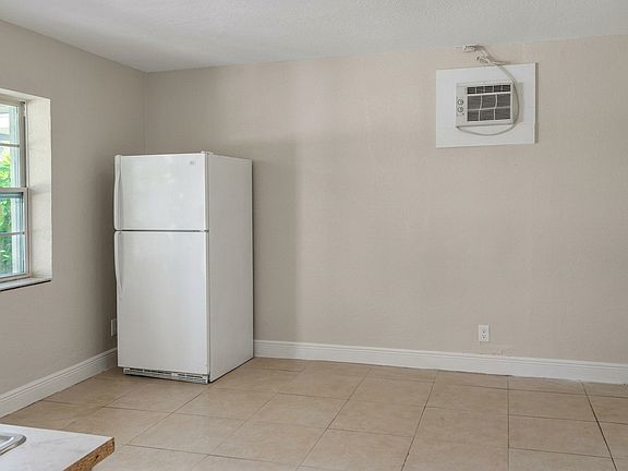 5th image of 10598 106th Ave N #2