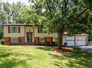 8208 Eveningwood Ct, Charlotte, NC 28226