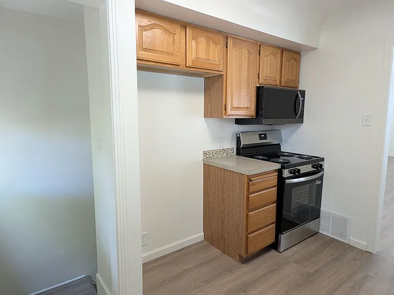 728 Locust St — Photo 19