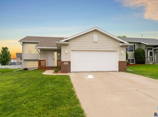 5808 W Hemlock Dr, Sioux Falls, SD 57107