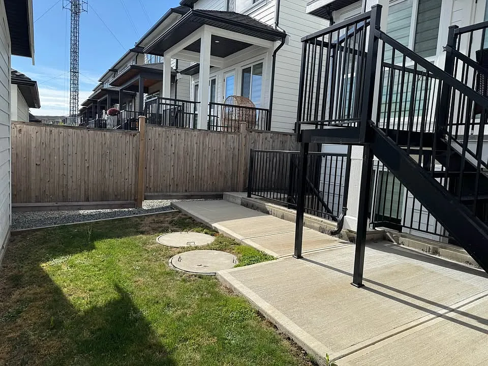 20a Ave, Surrey — Photo 3