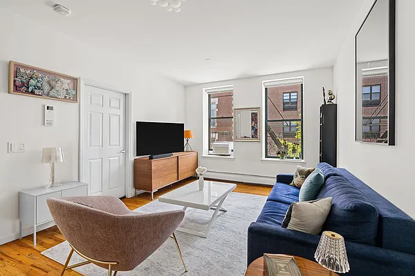Living room, photo 2
