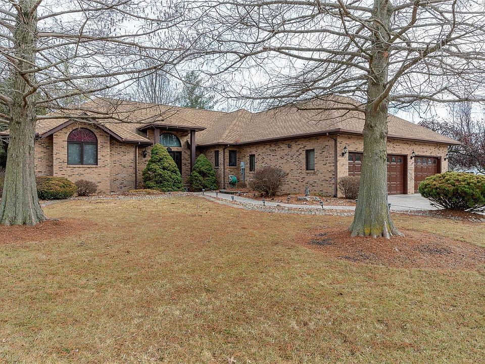 1st image of 701 Crestview Dr