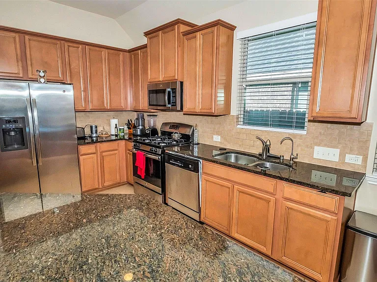 8807 Seguin Cove Ln — Photo 8