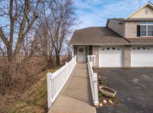 3805 S Pointe Dr Unit F, Dekalb, IL