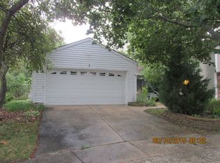 7 Lasalle Ct, Streamwood, IL 60107