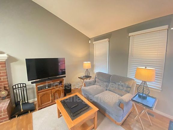 3rd image of 2537 Hickory Knoll Ln