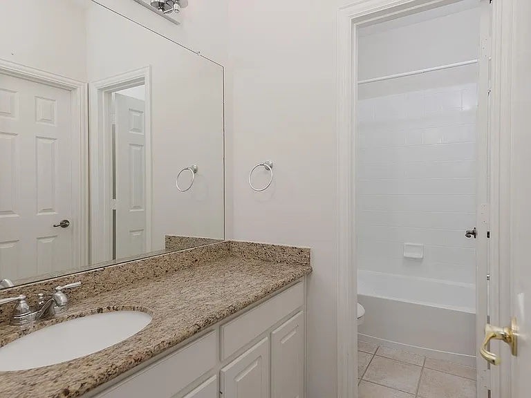 11 N Lansdowne Cir — Photo 33