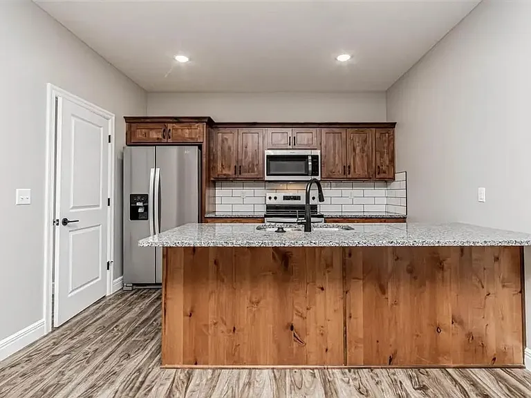 1642 Kenneth Dr — Photo 5