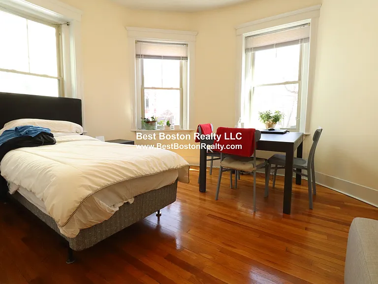 91 Trowbridge St #2 — Photo 3