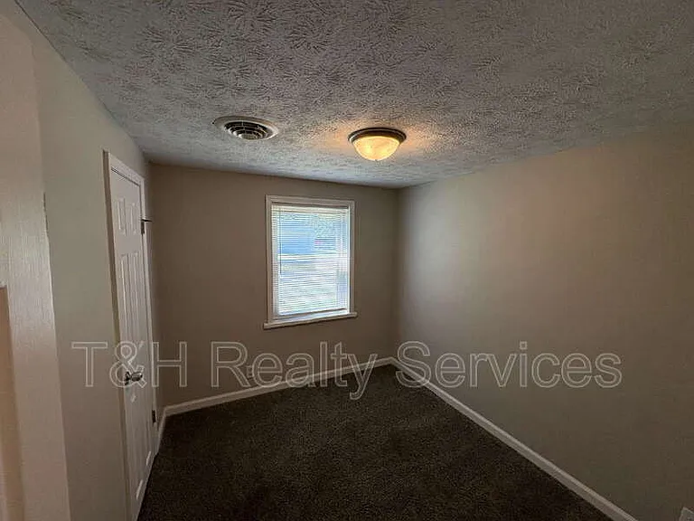 220 Walker St — Photo 9