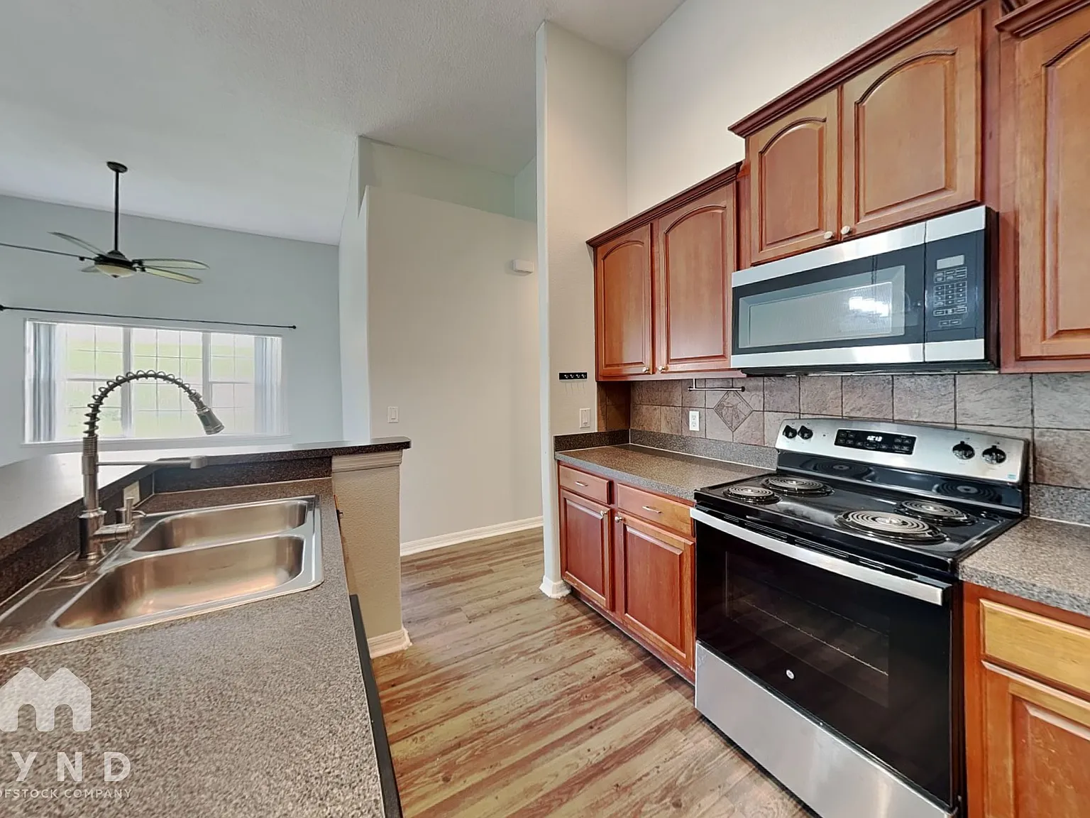 3 bed, 2.0 bath, 1341 sqft, $2,215 — Photo 4