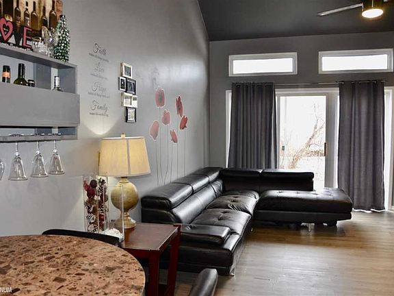 3rd image of 50674 Woodbury Dr