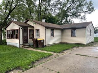 915 Colonial Dr, Machesney Park, IL