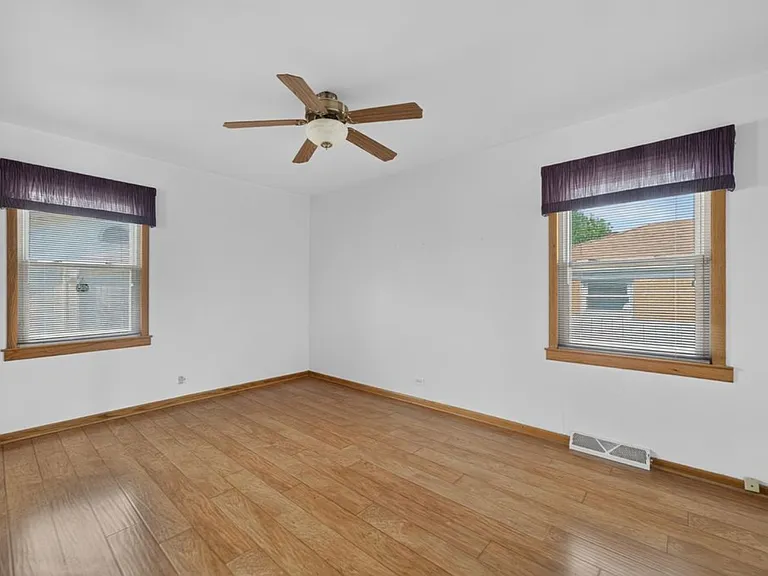 9228 Robinson Ave — Photo 8