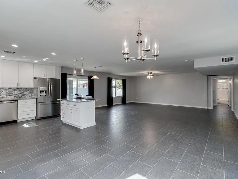 1115 W Barrow Dr — Photo 12