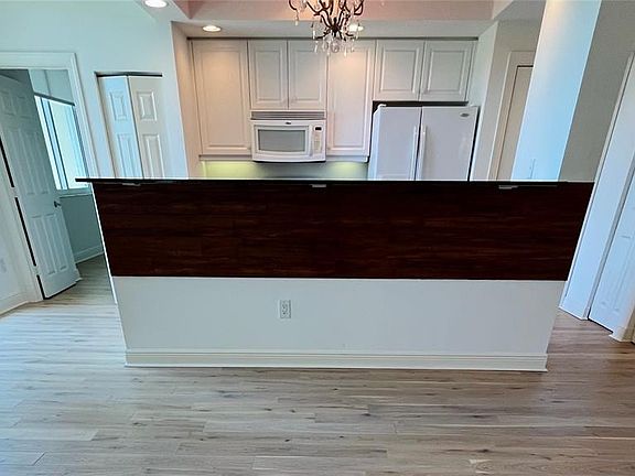 4th image of 800 N Tamiami Trl Unit 205