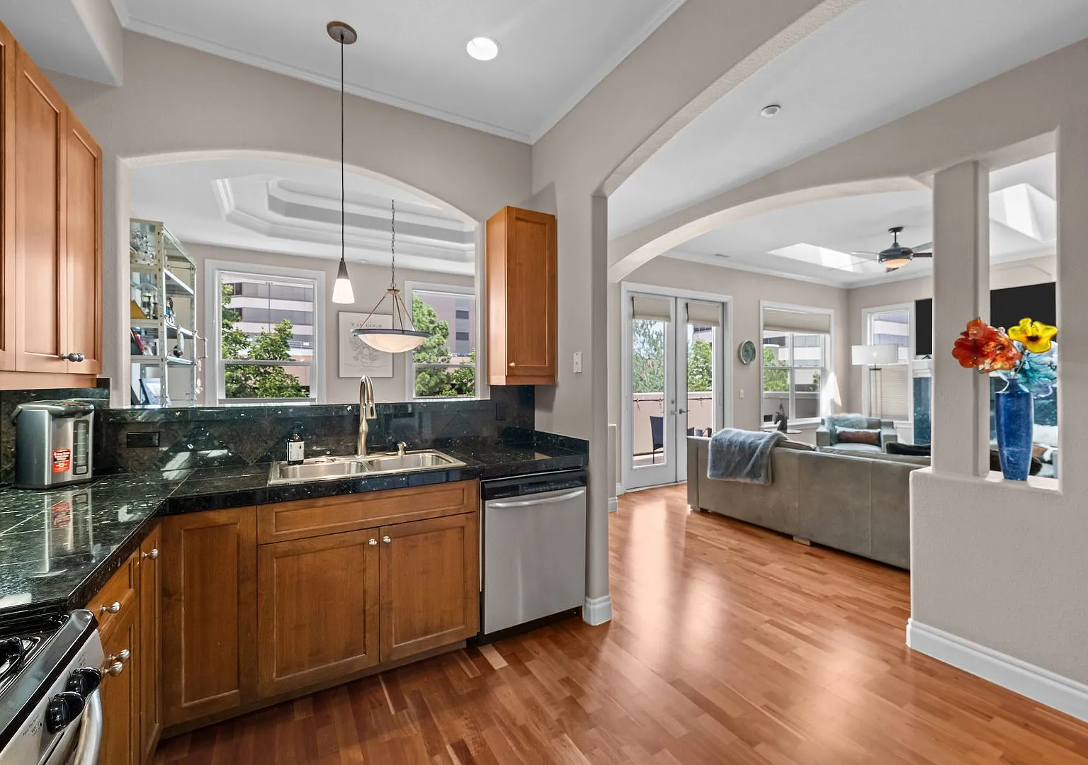 Gorgeous top-level condo in Cherry Creek! — Photo 3