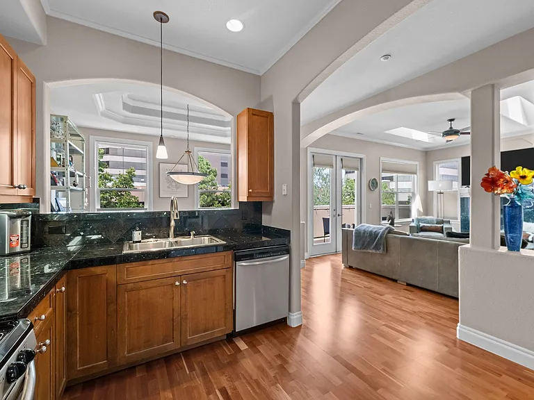 40 Madison St #303 — Photo 3