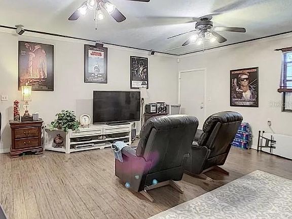 4th image of 420 NE 41st Ave