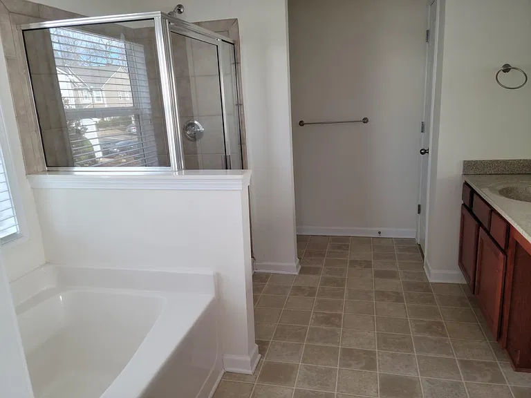6075 Bentley Way — Photo 6