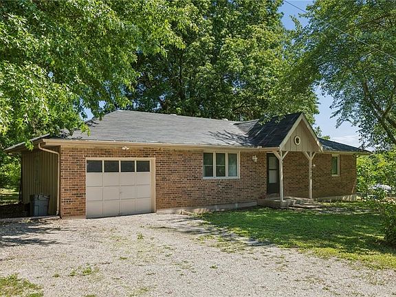 2nd image of 106 Peach Tree Ln
