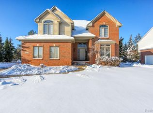 27829 Larson Ln, Farmington Hills, MI 48331